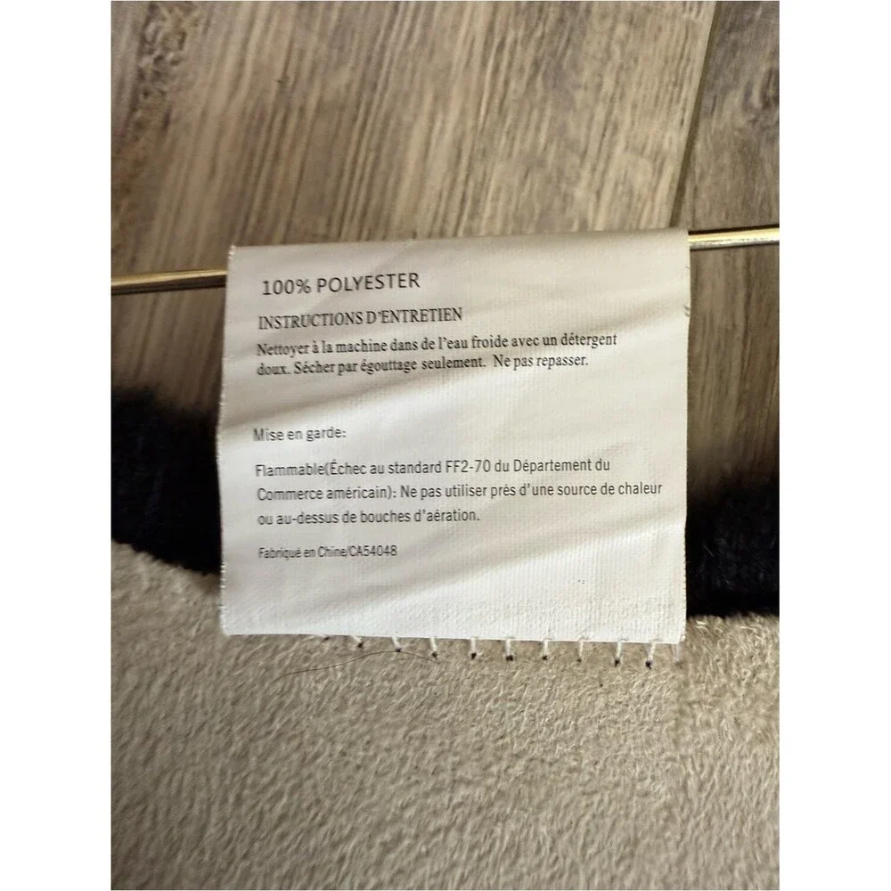 Silhouette homes Plush Black Faux Fur Accent Rug